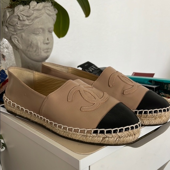 CHANEL Cream and Black Espadrilles size 40 - Picture 2 of 11